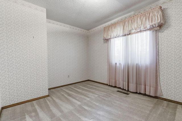 4036 W Farm Road 94, Springfield, MO 65803