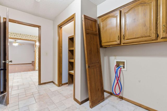 4036 W Farm Road 94, Springfield, MO 65803