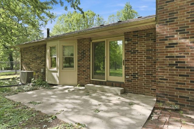 4036 W Farm Road 94, Springfield, MO 65803