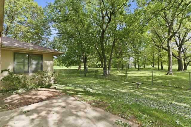 4036 W Farm Road 94, Springfield, MO 65803