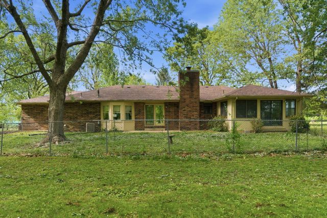 4036 W Farm Road 94, Springfield, MO 65803
