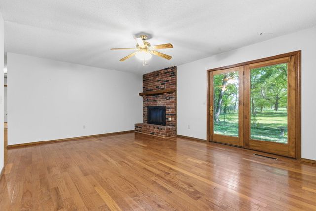 4036 W Farm Road 94, Springfield, MO 65803