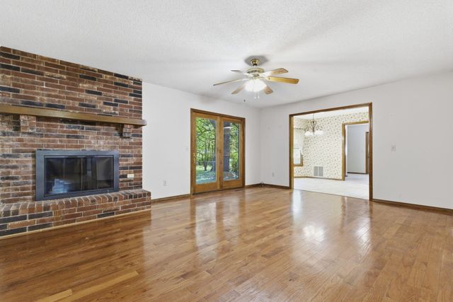 4036 W Farm Road 94, Springfield, MO 65803