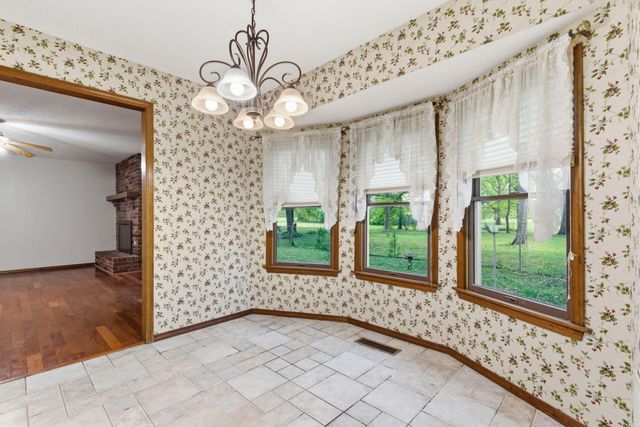 4036 W Farm Road 94, Springfield, MO 65803
