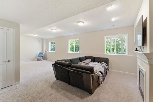 9079 Linden Drive, West Des Moines, IA 50266
