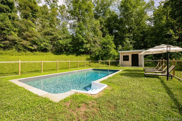 4 Cove Road, Rhinebeck, NY 12572