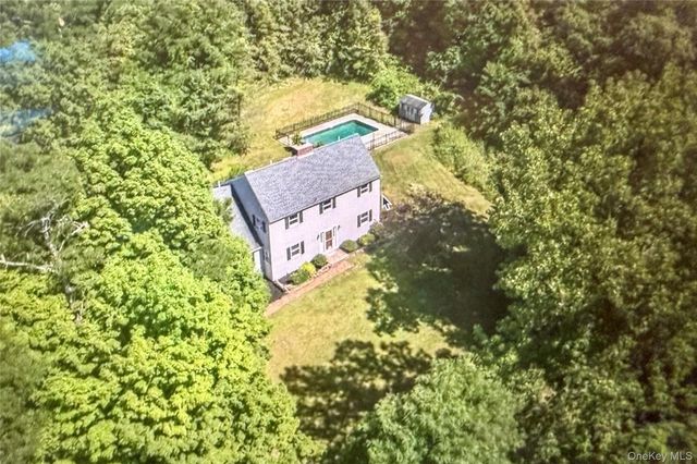 4 Cove Road, Rhinebeck, NY 12572