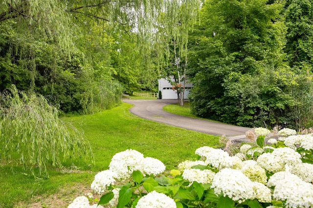 4 Cove Road, Rhinebeck, NY 12572