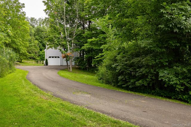 4 Cove Road, Rhinebeck, NY 12572