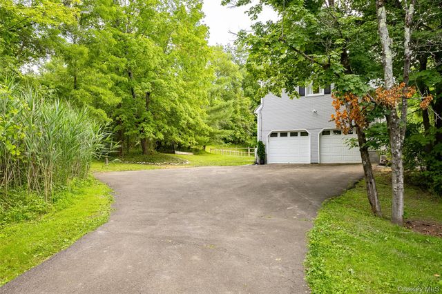 4 Cove Road, Rhinebeck, NY 12572