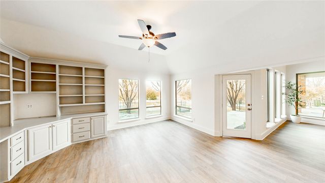 326 W Hickory Ridge Circle, Argyle, TX 76226