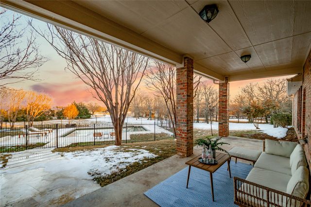 326 W Hickory Ridge Circle, Argyle, TX 76226