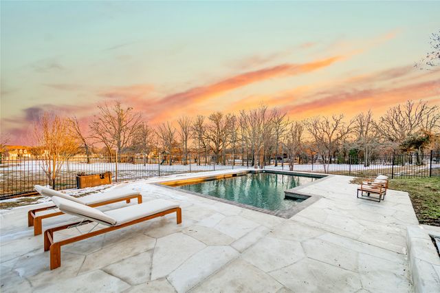 326 W Hickory Ridge Circle, Argyle, TX 76226