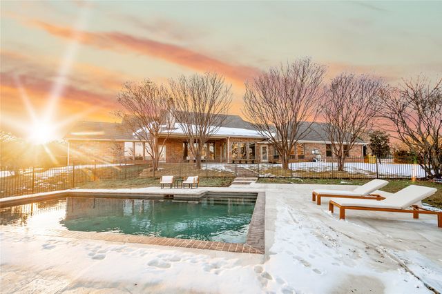 326 W Hickory Ridge Circle, Argyle, TX 76226