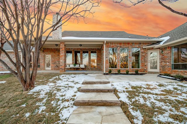 326 W Hickory Ridge Circle, Argyle, TX 76226