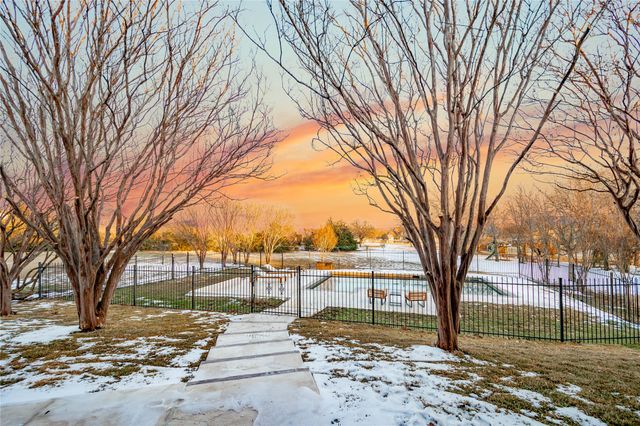 326 W Hickory Ridge Circle, Argyle, TX 76226