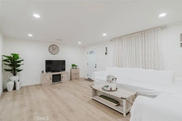 6717 Nagle, Van Nuys, CA 91401
