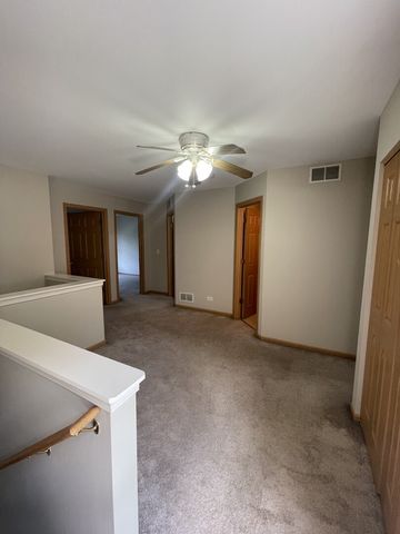 160 Concord Drive S 160, Oswego, IL 60543