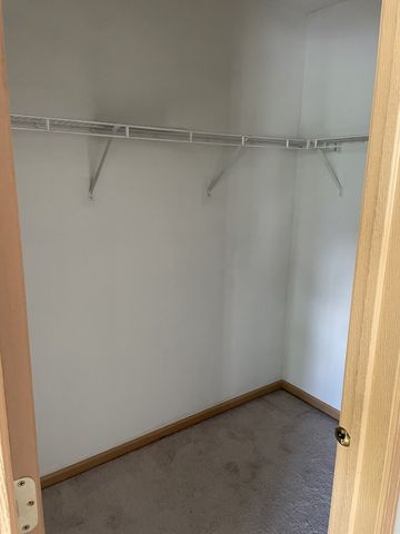 160 Concord Drive S 160, Oswego, IL 60543