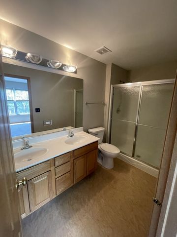 160 Concord Drive S 160, Oswego, IL 60543