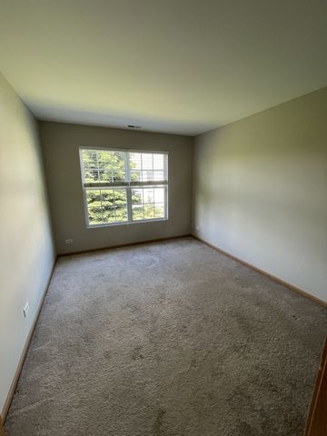 160 Concord Drive S 160, Oswego, IL 60543