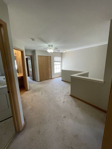 160 Concord Drive S 160, Oswego, IL 60543