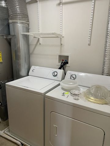 160 Concord Drive S 160, Oswego, IL 60543