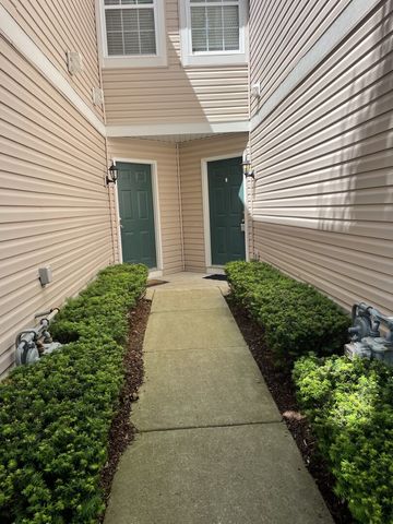 160 Concord Drive S 160, Oswego, IL 60543