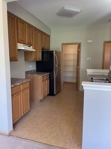 160 Concord Drive S 160, Oswego, IL 60543