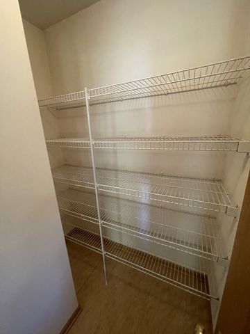 160 Concord Drive S 160, Oswego, IL 60543