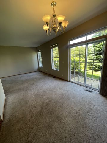 160 Concord Drive S 160, Oswego, IL 60543