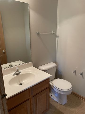 160 Concord Drive S 160, Oswego, IL 60543