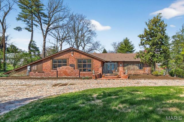 10 Vouga Lane, St Louis, MO 63131