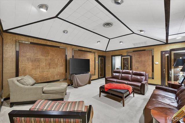 10 Vouga Lane, St Louis, MO 63131