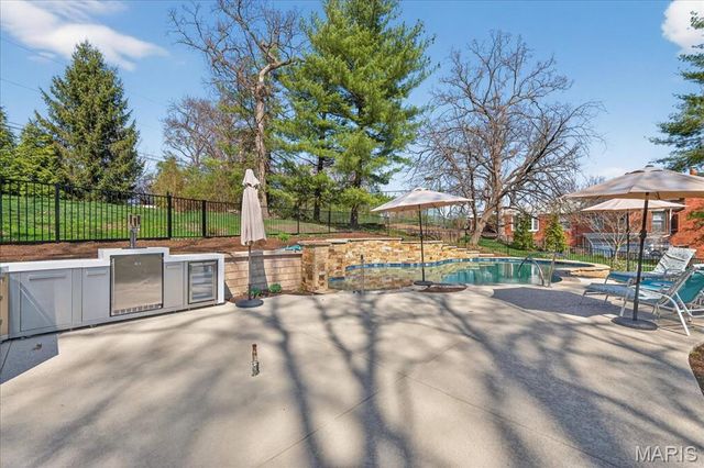 10 Vouga Lane, St Louis, MO 63131