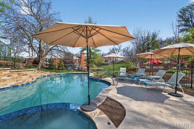 10 Vouga Lane, St Louis, MO 63131