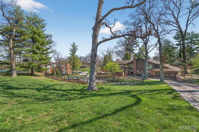 10 Vouga Lane, St Louis, MO 63131