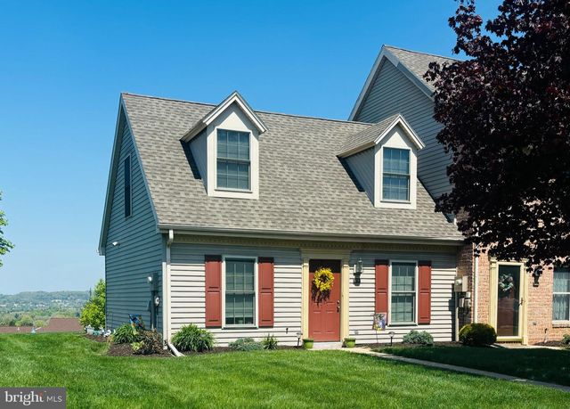 179 CROWN POINTE DR, York, PA 17402