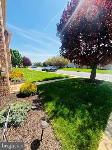 179 CROWN POINTE DR, York, PA 17402