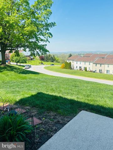 179 CROWN POINTE DR, York, PA 17402