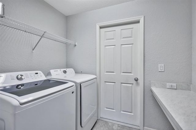 7056 GIDEON CIRCLE, Zephyrhills, FL 33541
