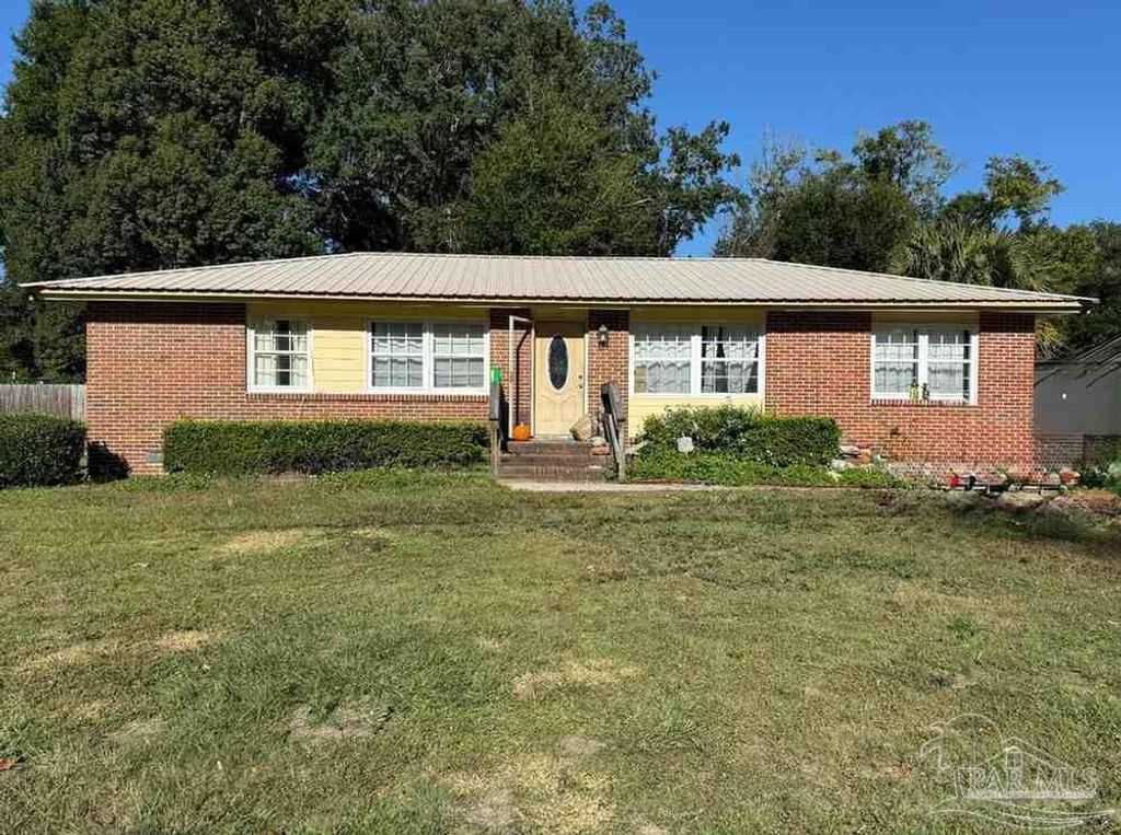 3800 Whispering Pines Dr, Pensacola, FL 32504