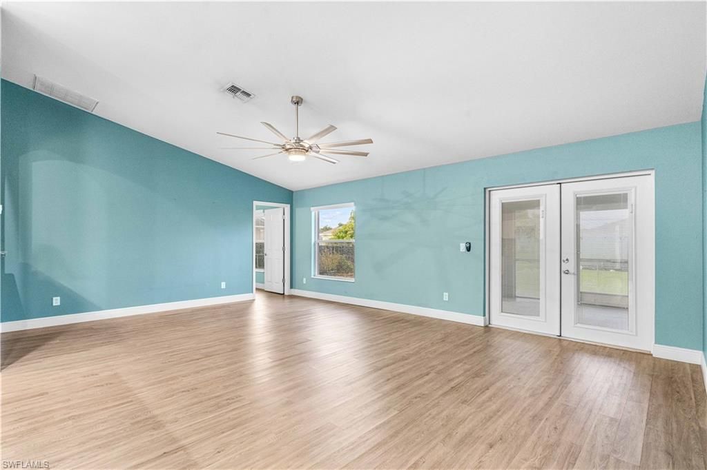 Image 4 of property listing at 1305 SW 22nd PL, Cape Coral, FL 33991