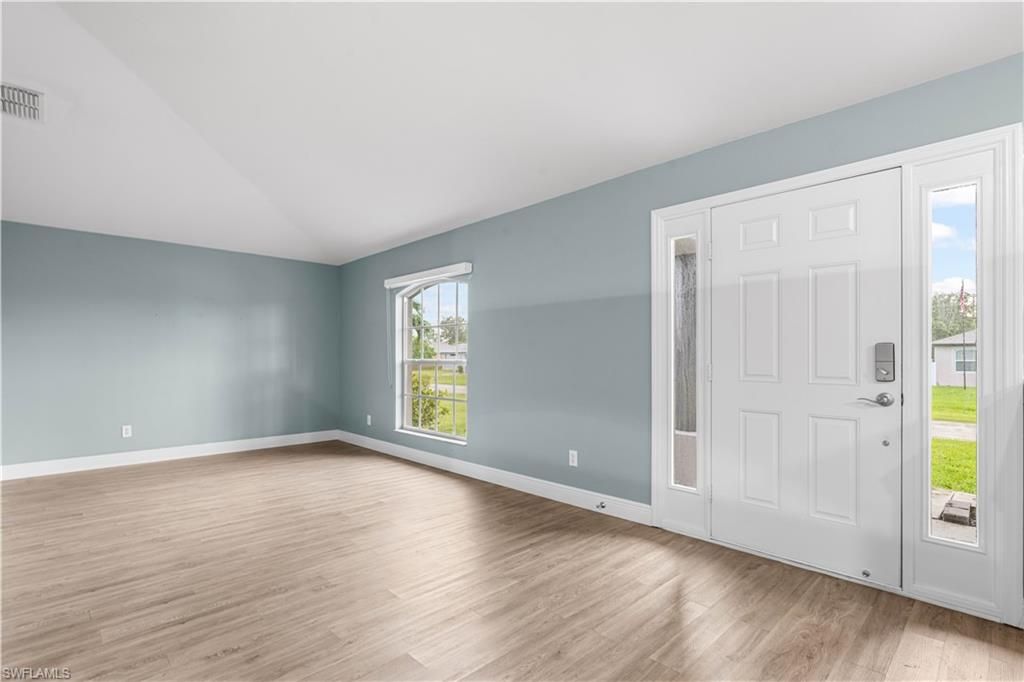 Image 6 of property listing at 1305 SW 22nd PL, Cape Coral, FL 33991