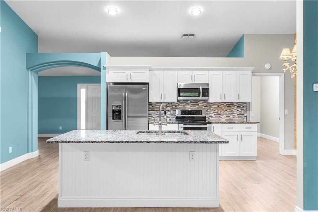 Image 7 of property listing at 1305 SW 22nd PL, Cape Coral, FL 33991