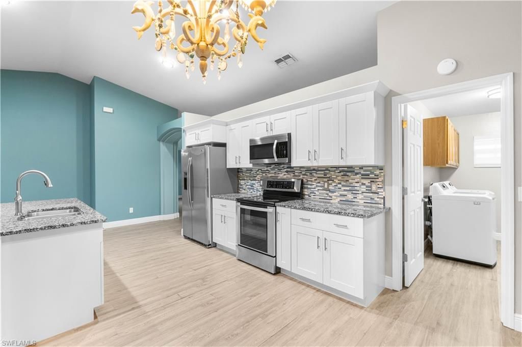 Image 8 of property listing at 1305 SW 22nd PL, Cape Coral, FL 33991