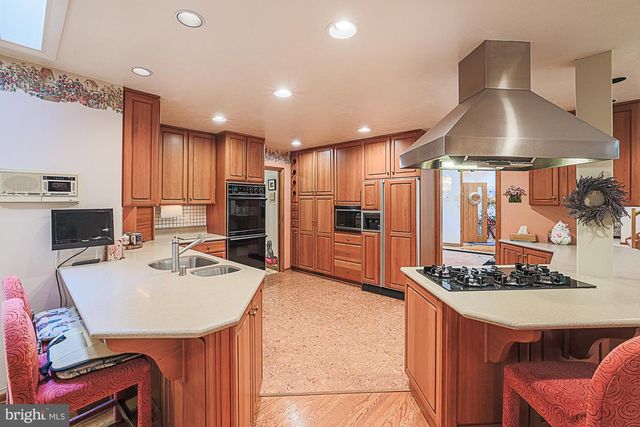 17 MONTVIEU CT, Cockeysville, MD 21030