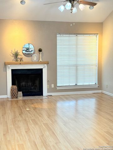 8611 Datapoint Dr Apt 4, San Antonio, TX 78229