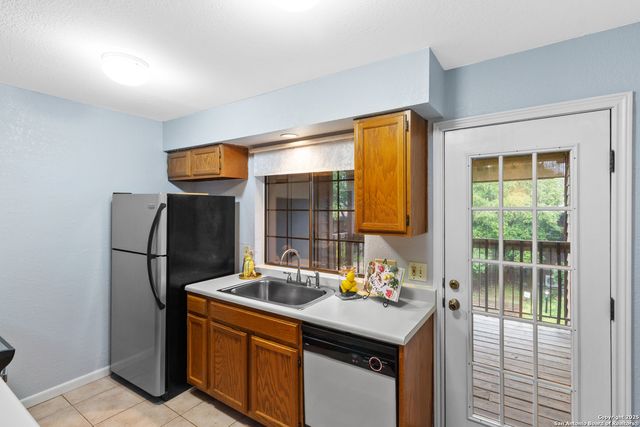 8611 Datapoint Dr Apt 4, San Antonio, TX 78229