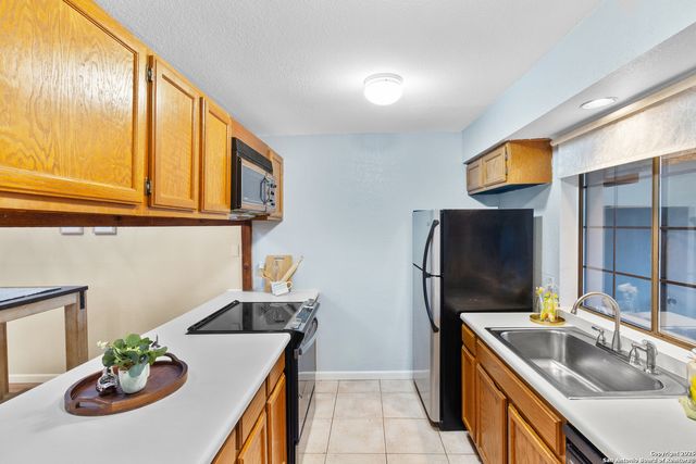 8611 Datapoint Dr Apt 4, San Antonio, TX 78229